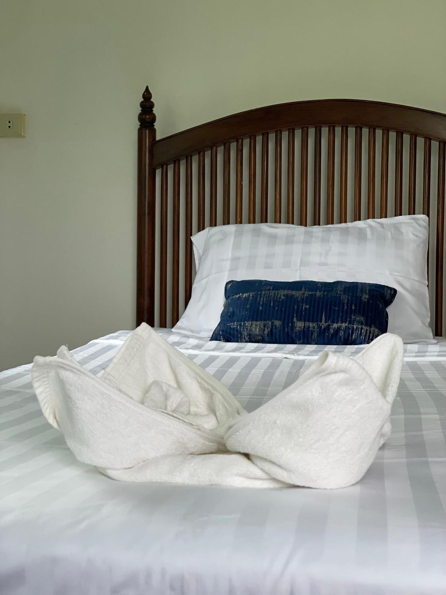 Sunrise Beach Villa سوراثاني الغرفة الصورة
