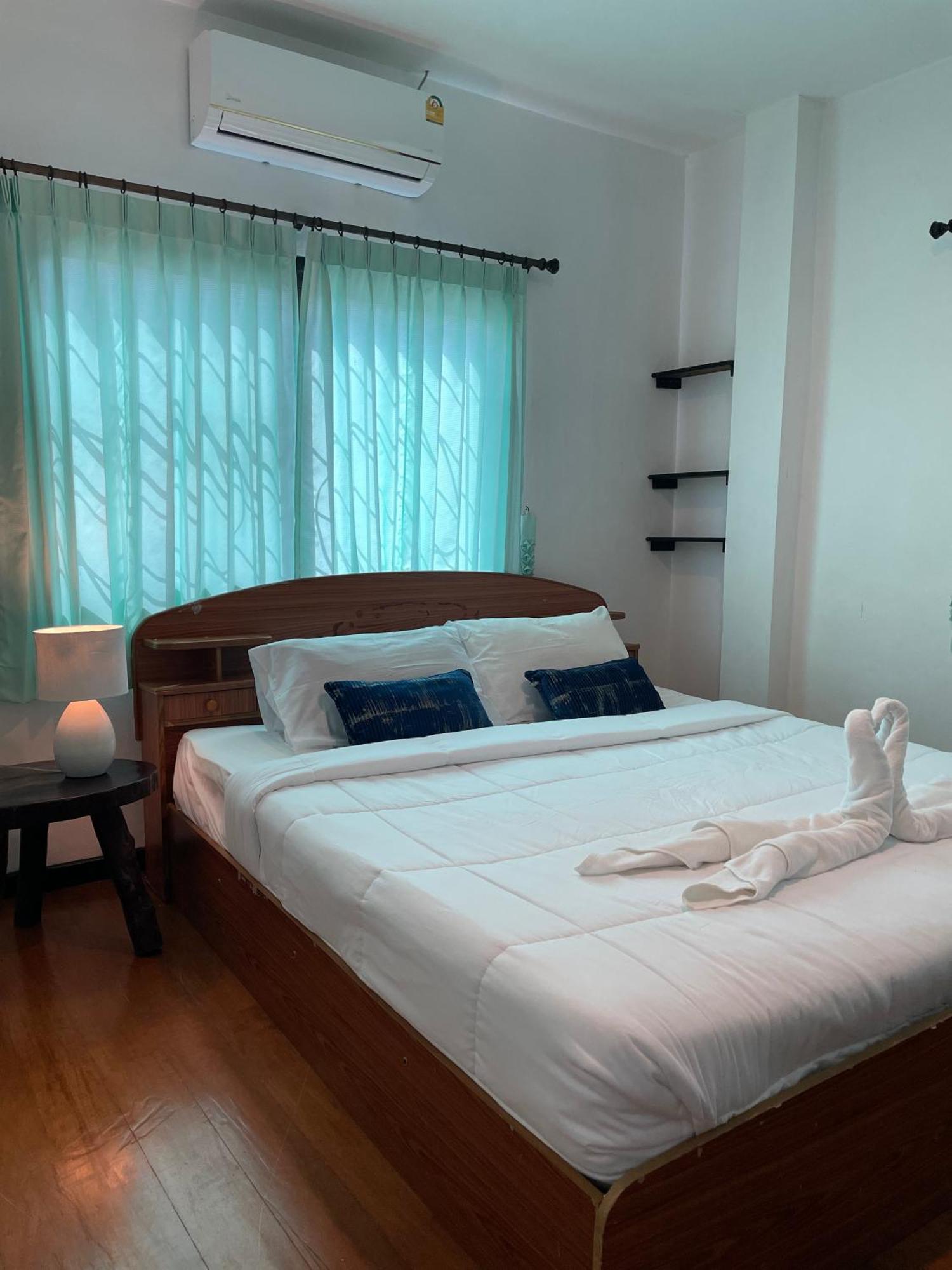 Sunrise Beach Villa سوراثاني الغرفة الصورة