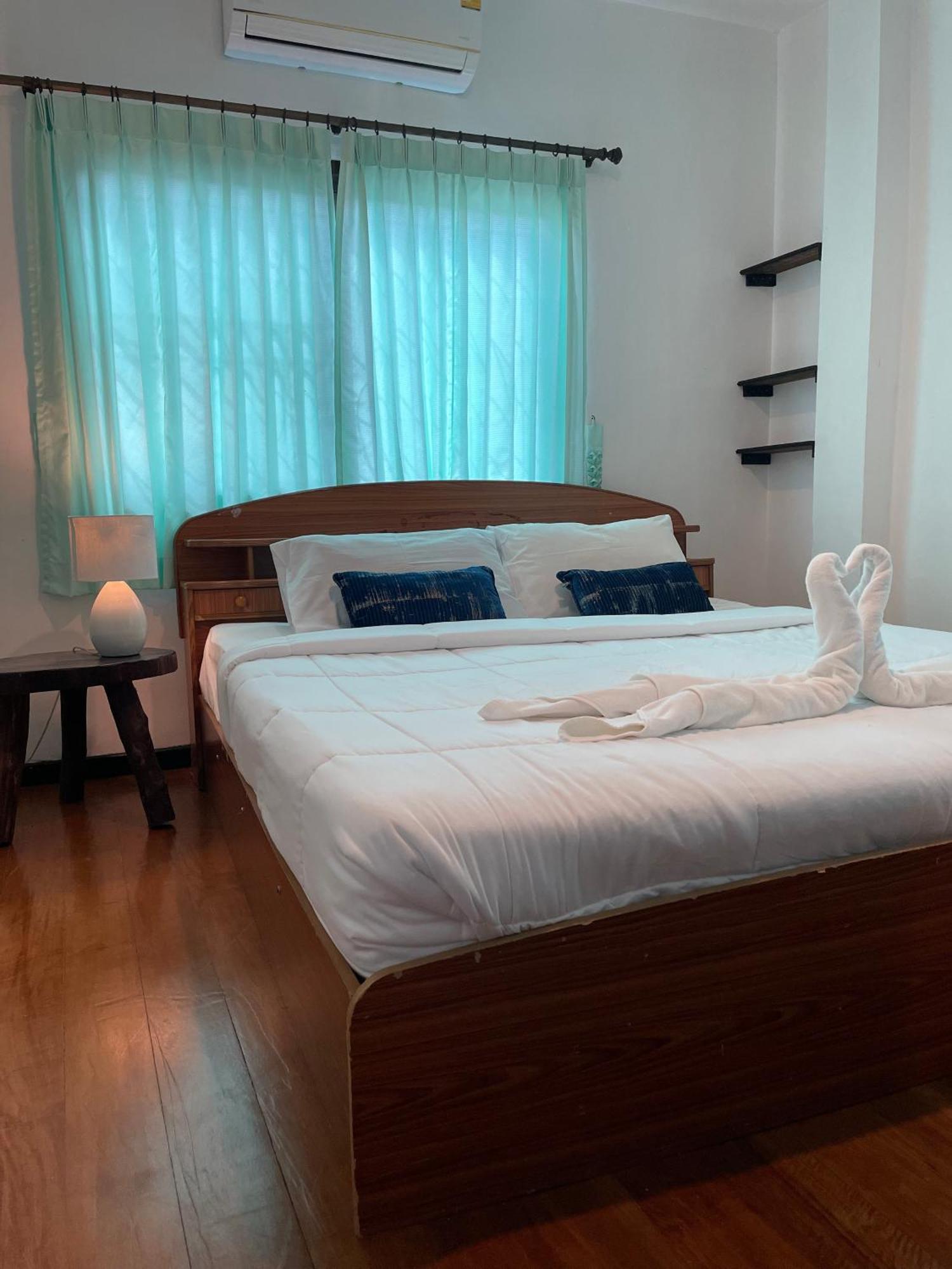Sunrise Beach Villa سوراثاني الغرفة الصورة