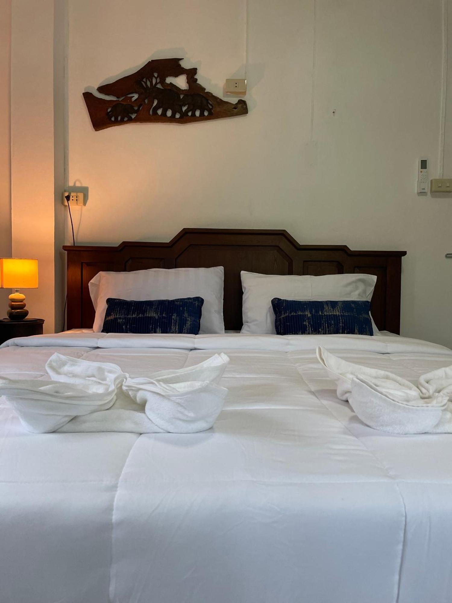 Sunrise Beach Villa سوراثاني الغرفة الصورة