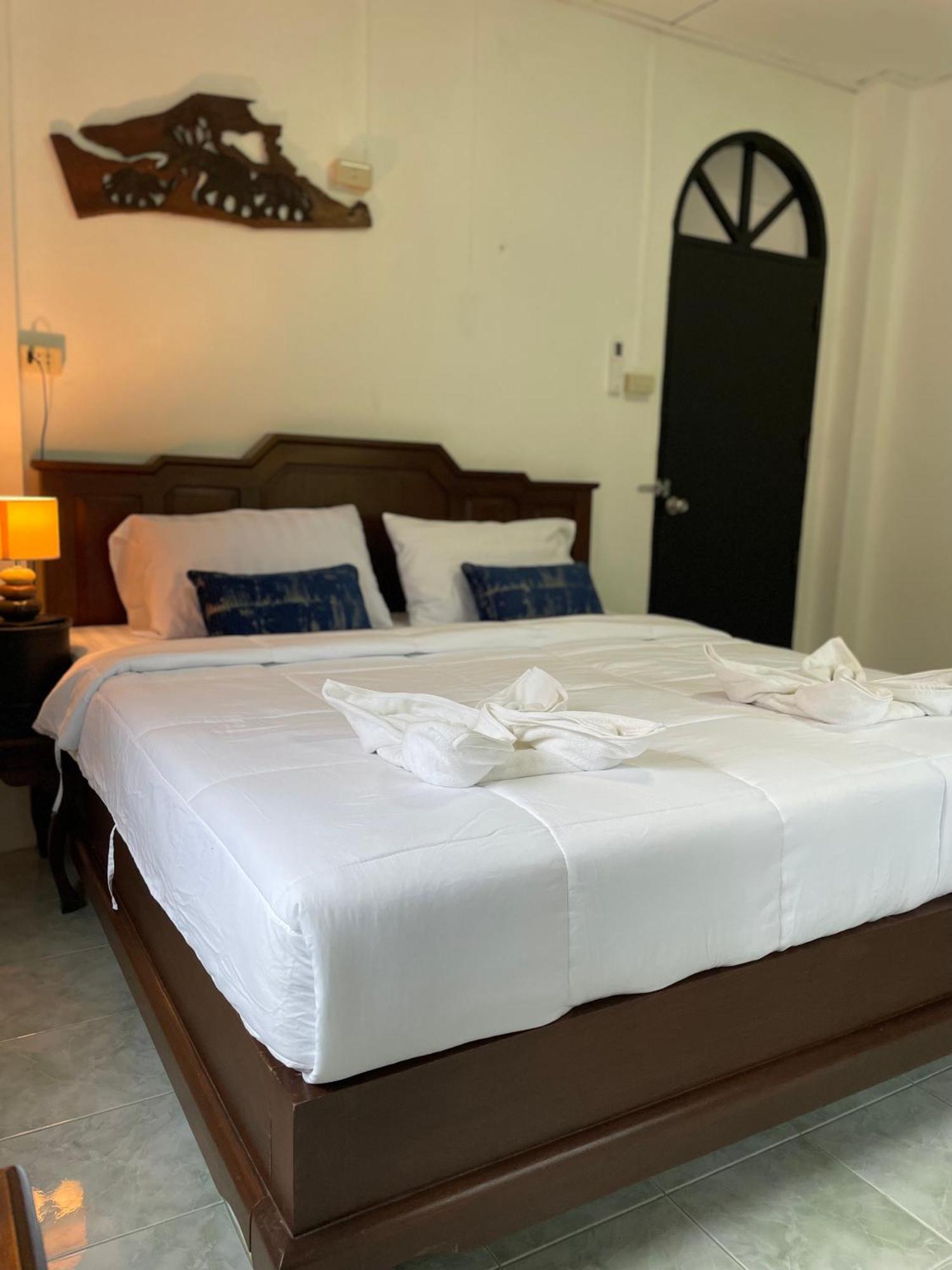 Sunrise Beach Villa سوراثاني الغرفة الصورة